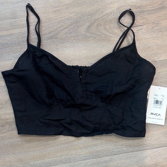 RVCA Tops - RVCA BLACK COSET STYLE CROP TOP